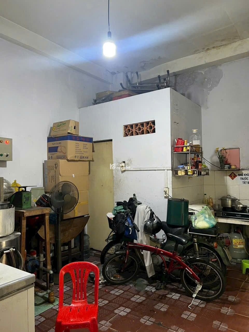 Nhà MT Lũy Bán Bích, 75m2, 3 tầng, nở hậu, chỉ 9.9 tỷ TL, KD đỉnh