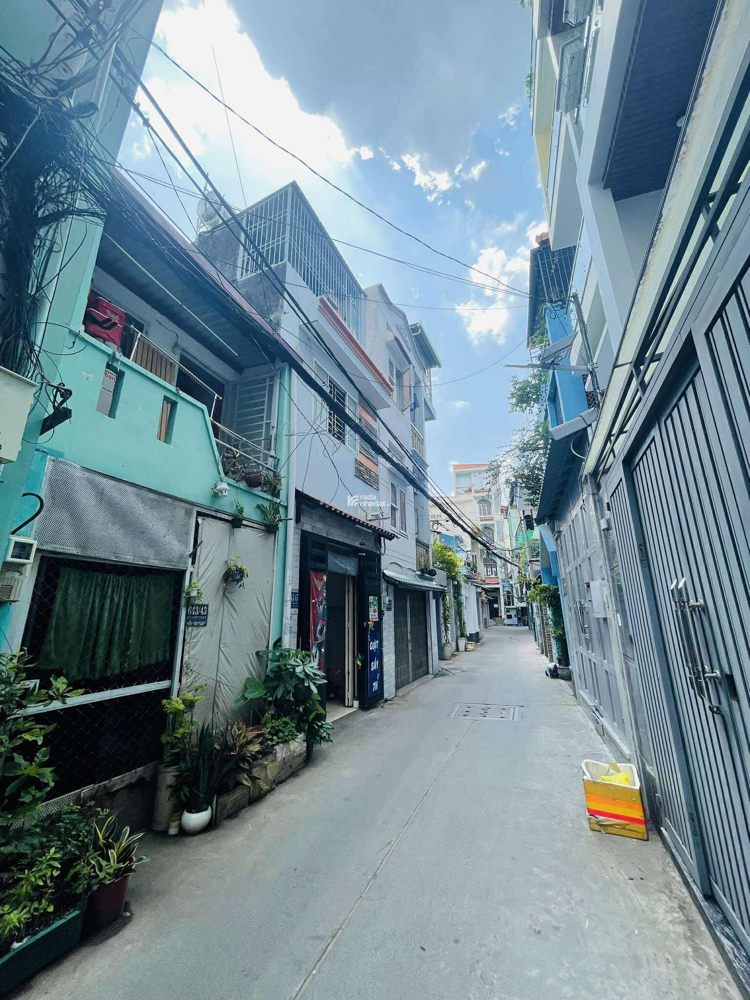 HẺM XE HƠI THÔNG TỨ TUNG - DÒNG TIỀN ỔN ĐỊNH - GẦN SÁT BẾN XE MIỀN ĐÔNG - 30M2 - NHỈNH 4 TỶ 