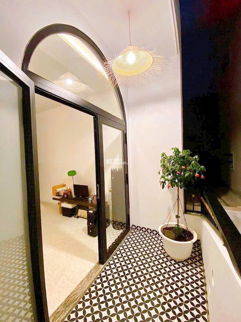 KÈO THƠM Q4,  NHÀ 3 TẦNG  SÂN THƯỢNG, KHU HIỆN HỮU Ở NGAY!