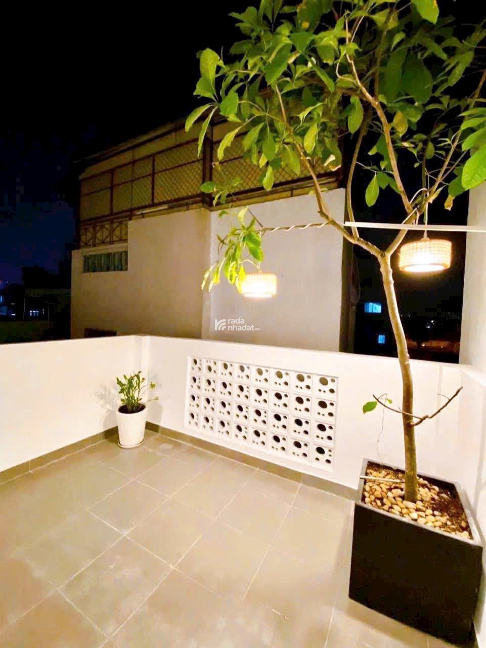 KÈO THƠM Q4,  NHÀ 3 TẦNG  SÂN THƯỢNG, KHU HIỆN HỮU Ở NGAY!