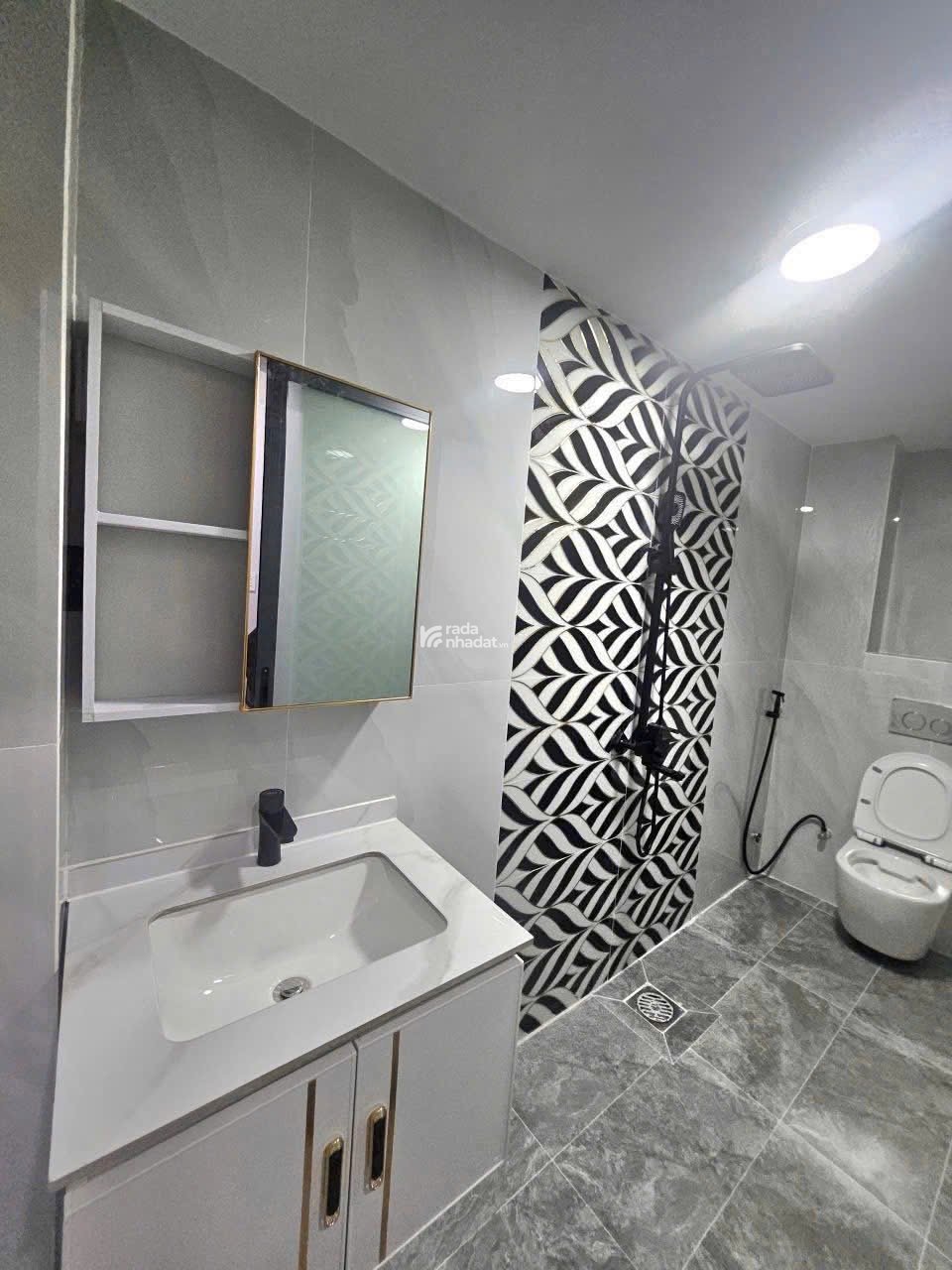 Chủ định cư cần bán gấp nhà hẻm 1 sẹc Nguyễn Trọng Tuyển, Phú Nhuận 40m2 giá 3 tỷ 350 TL