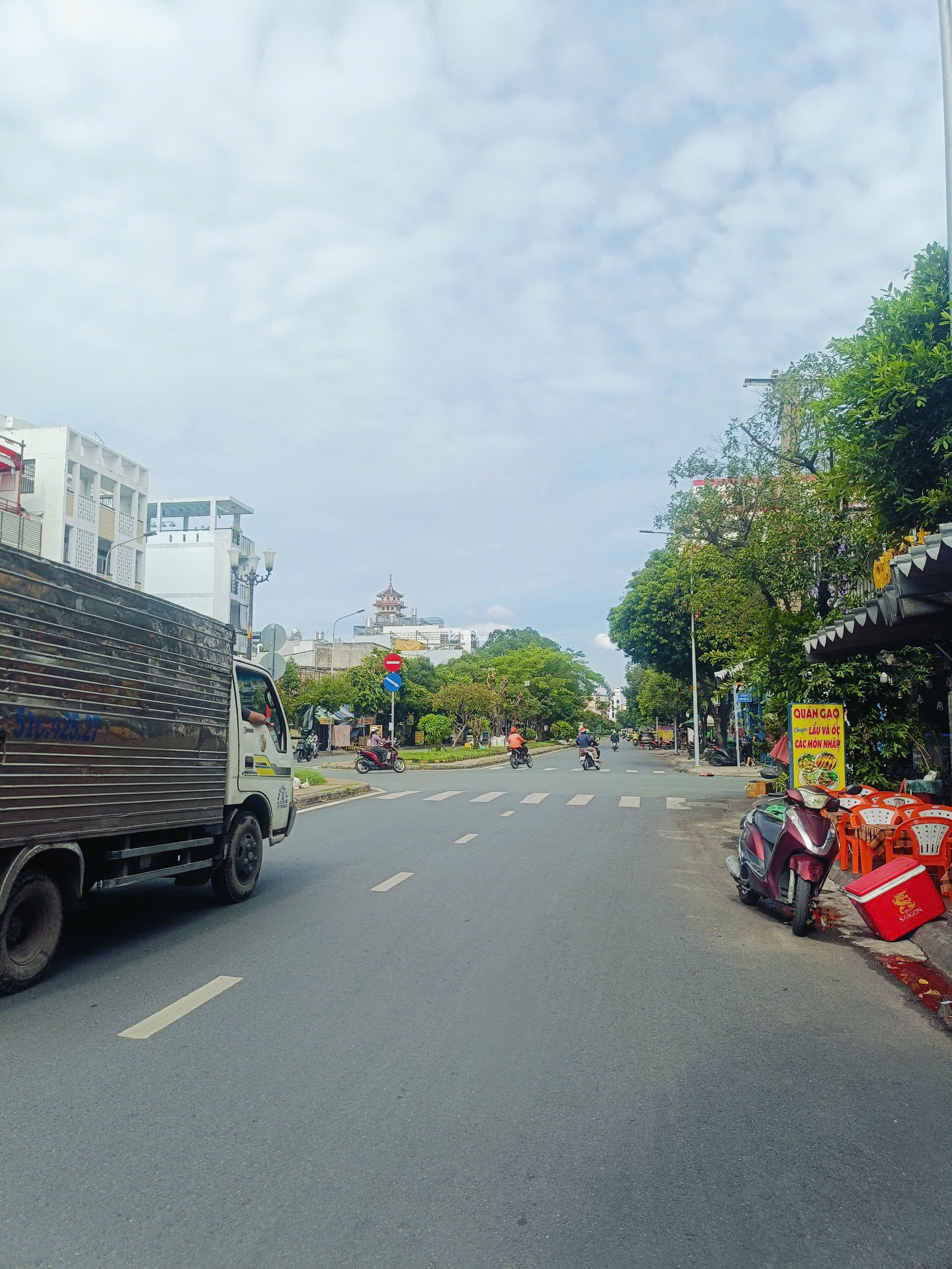 Bán nhà Mặt tiền Lê Thúc Hoạch .Q Tân Phú. Dt: 4x12,5m. 4 Tầng . Giá: 11 tỷ TL