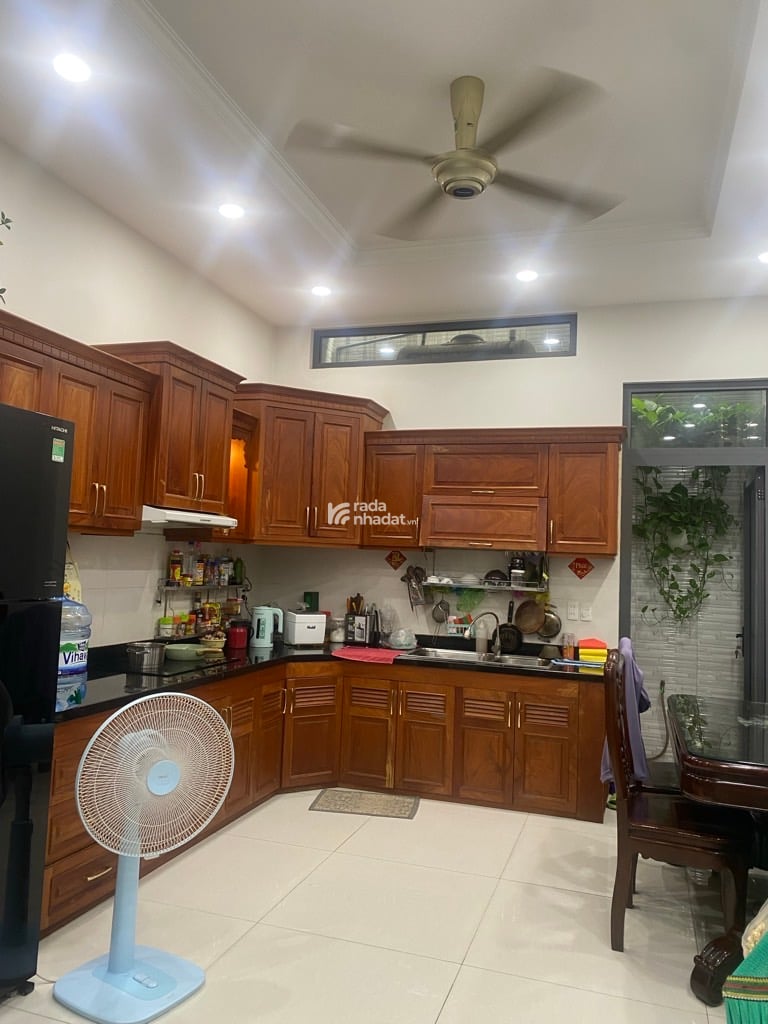  BÁN NHÀ 3 LẦU MÁI CHE THANG BTCT - XE HƠI NGỦ TRONG NHÀ ĐƯỜNG TÊN LỬA 