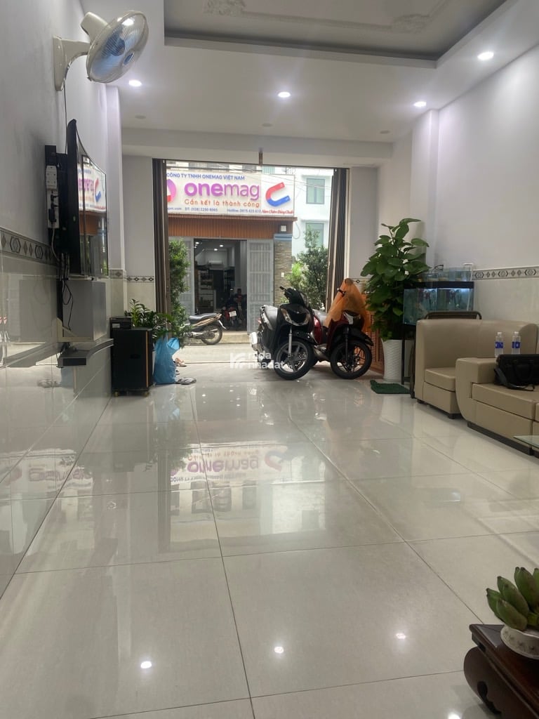  BÁN NHÀ 3 LẦU MÁI CHE THANG BTCT - XE HƠI NGỦ TRONG NHÀ ĐƯỜNG TÊN LỬA 