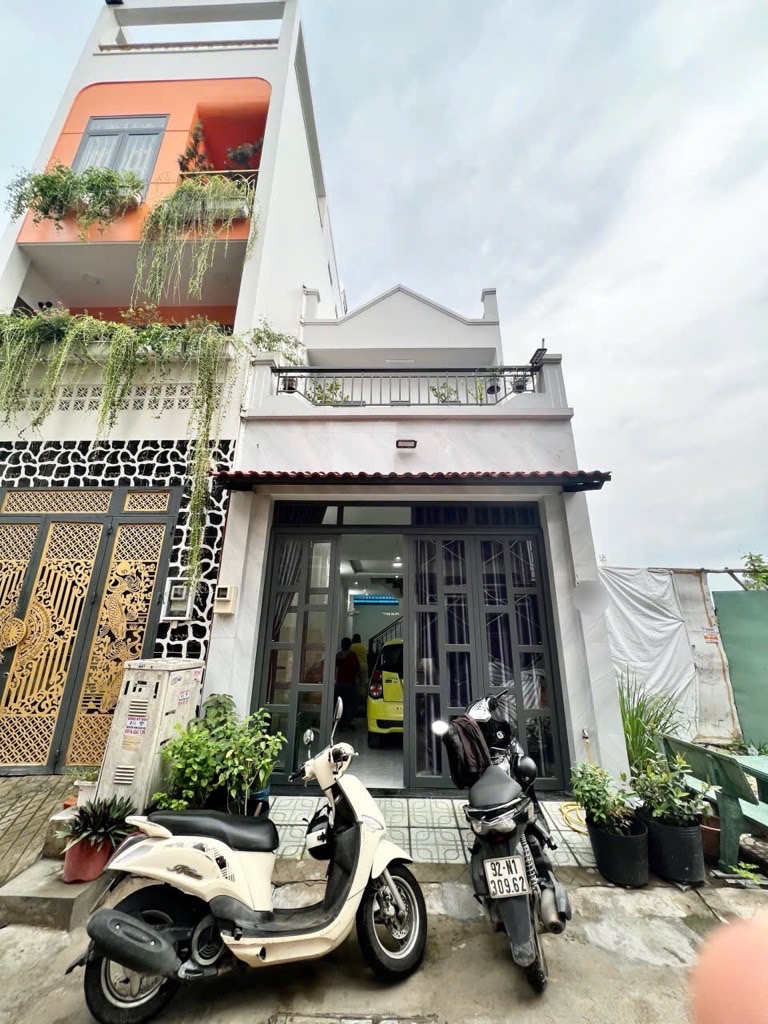 - Nhà chính chủ xây để ở, thiết kế chỉn chu tỉ nỉ, khu đồng bộ cao tầng ,không lộ giới  