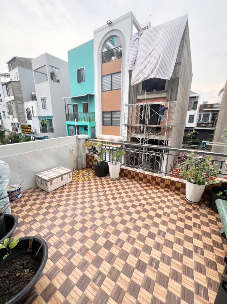 - Nhà chính chủ xây để ở, thiết kế chỉn chu tỉ nỉ, khu đồng bộ cao tầng ,không lộ giới  