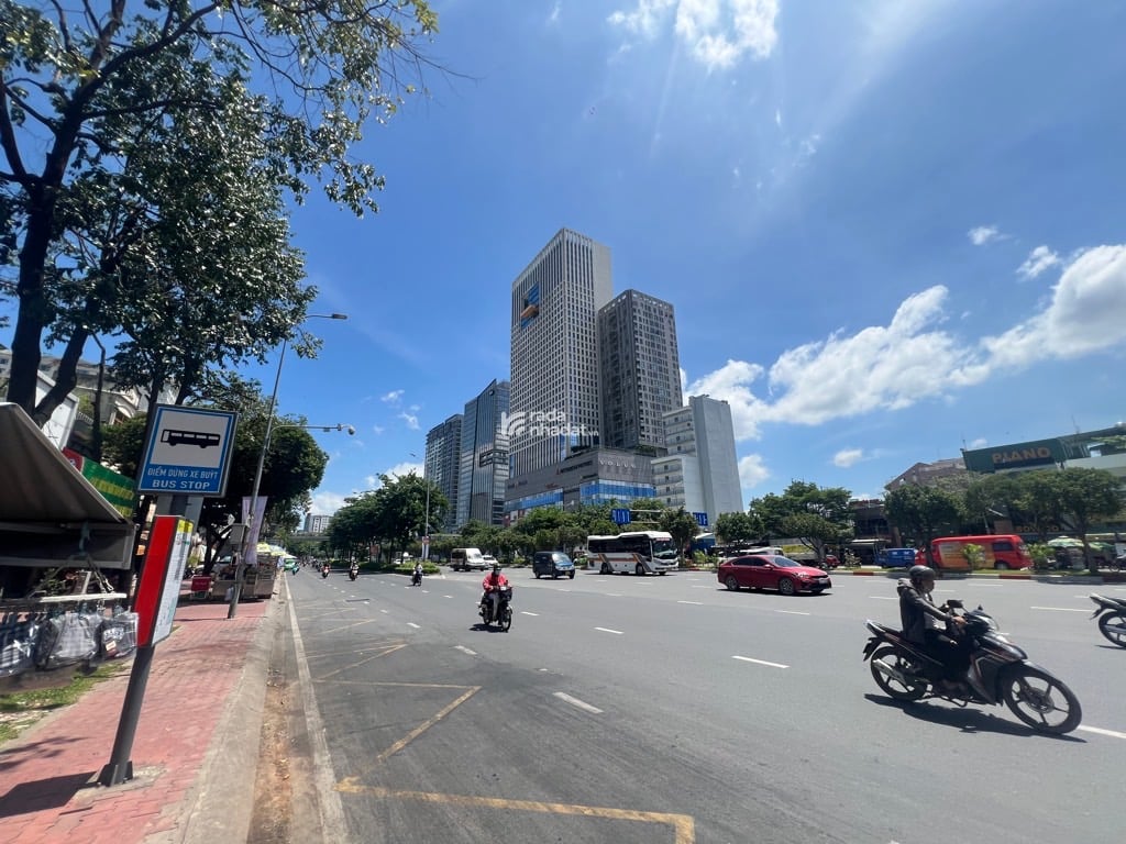 MTKD PHẠM VĂN ĐỒNG, BÌNH THẠNH, 280M2 ĐẤT TRỐNG TIỆN XÂY. GIẢM 650TR CHỈ CÒN 37.9T 