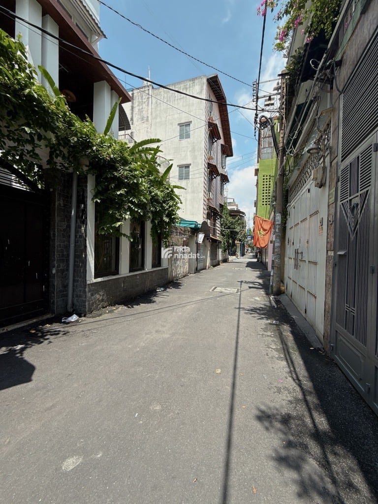 HẺM HƠI VÔ NHÀ - 5 TẦNG - KHU VIP CÁN BỘ PHÂN LÔ - TẶNG FULL NỘI THẤT - AN NINH - CHỈ HƠN