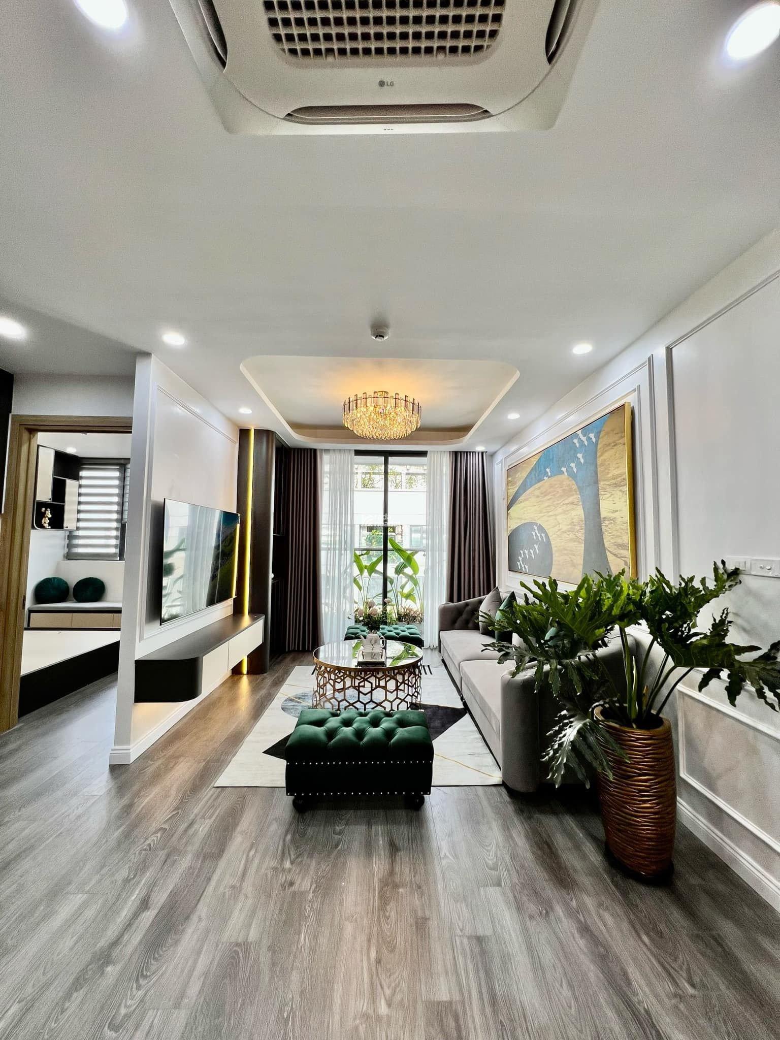 Còn lâu mới đến 7 tỷ có ngay căn 3 PN tầng trung view Hồ Tây, sẵn sổ, sẵn slot ô tô, sẵn ở ngay