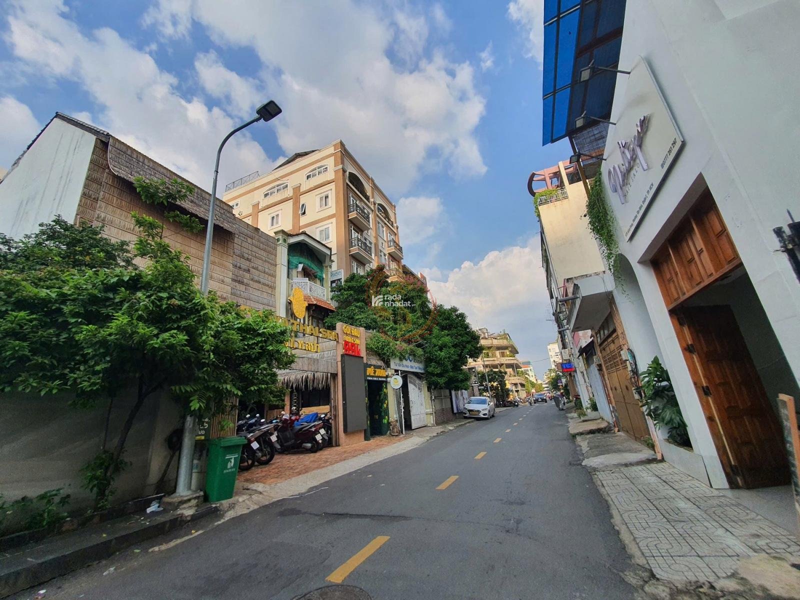 120 tỷ! Bán nhà phố góc 2MT Đ. Trần Đình Xu, Q.1 10x22m - 5 tầng.