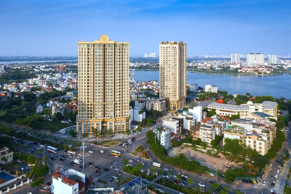 Căn hộ hàng hiếm 2PN view trực diện hồ tòa E1 lẠc Long Quân giá nhỉnh 9 tỷ