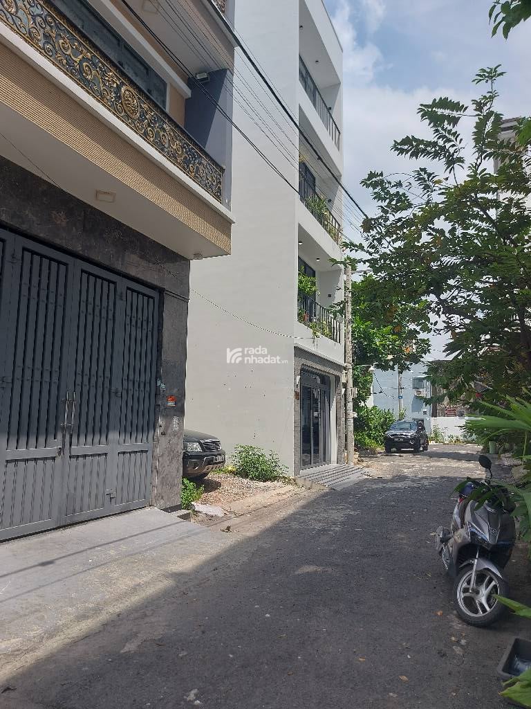  Sát công viên, không khí trong lành, ngay đường Tô Hiệu, phố ăn nhậu sầm uất