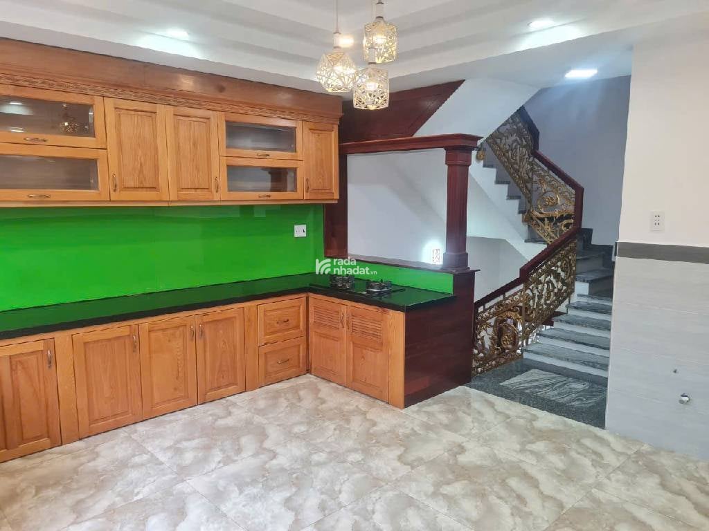  Sát công viên, không khí trong lành, ngay đường Tô Hiệu, phố ăn nhậu sầm uất