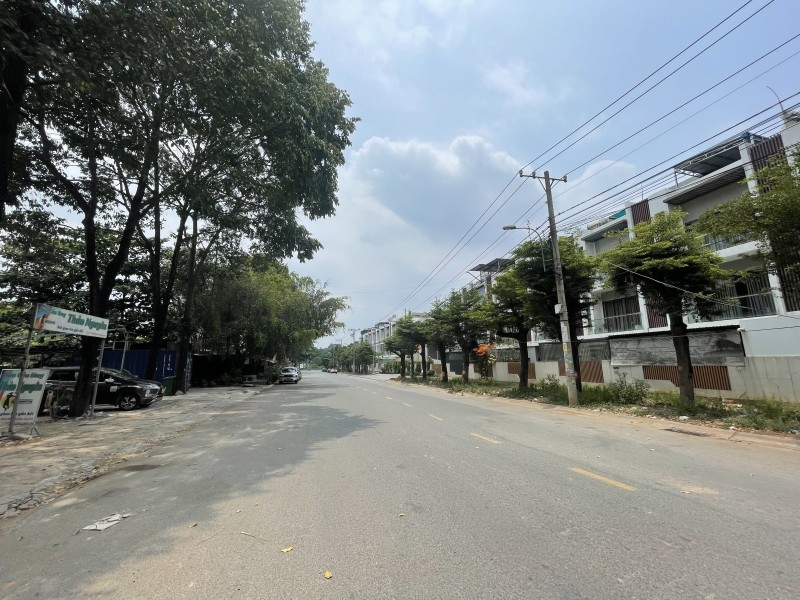 Bán Nhà Trọ 100m2 Long Thạnh Mỹ - Ngang 5.4m - Thu Nhập 10Tr/Tháng