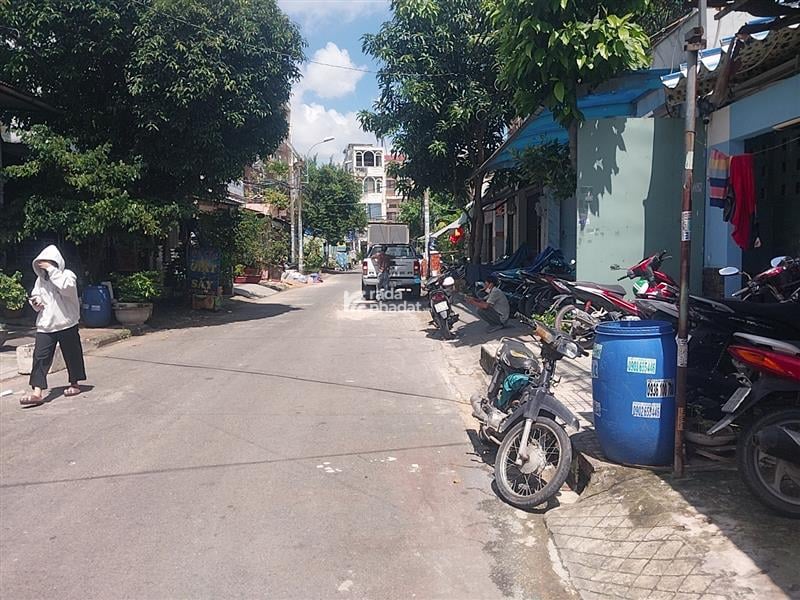 NGAY AEON MALL, MTKD ĐƯỜNG D11, TÂN PHÚ, 100M2 HIẾM CÓ. GIẢM 580TR CHỈ CÒN 14.5T TL 