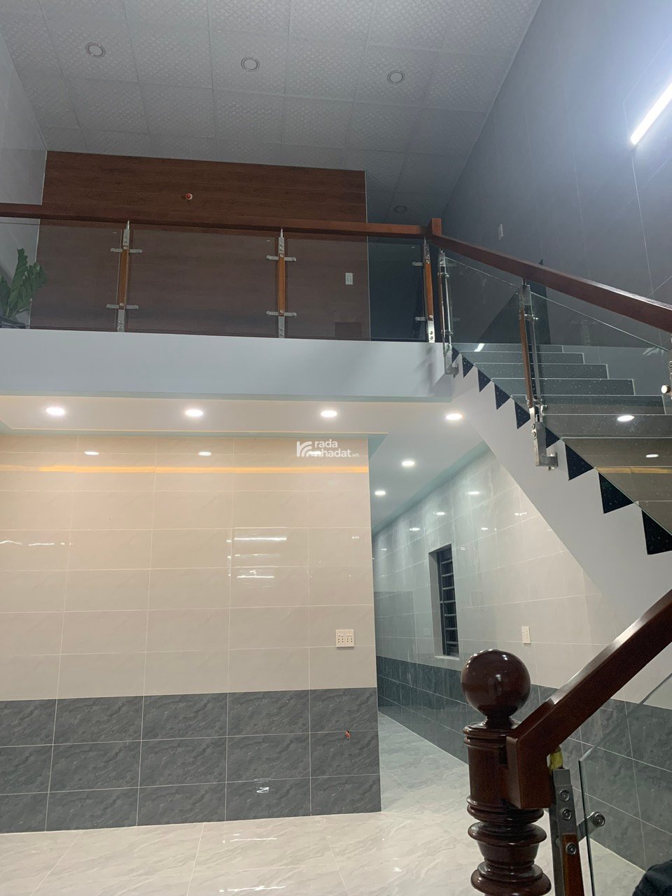 Cho thuê nhà nguyên căn  gác lửng có kiot  làm  MBKD