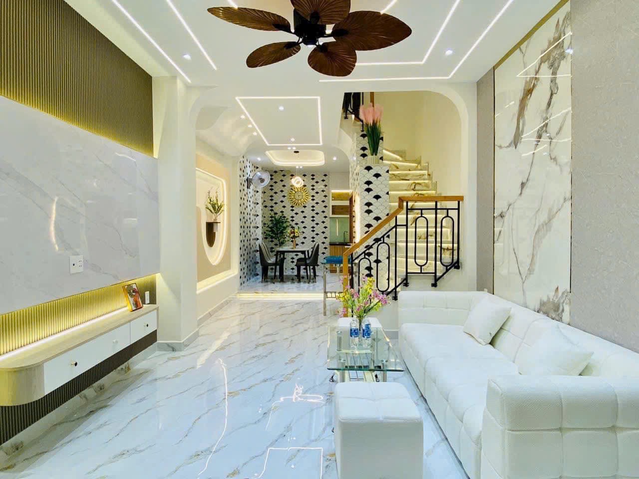 Nhà pháp lý rõ ràng DT 49,3m2 giá 3tỷ1 đường Hoàng Việt P.4 Tân Bình