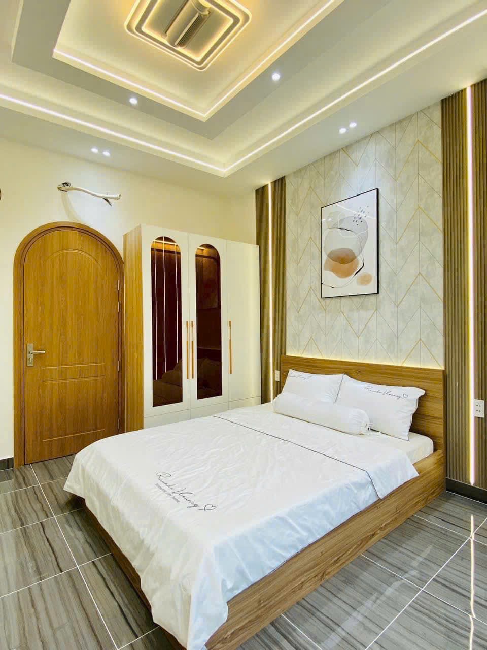 Nhà pháp lý rõ ràng DT 49,3m2 giá 3tỷ1 đường Hoàng Việt P.4 Tân Bình