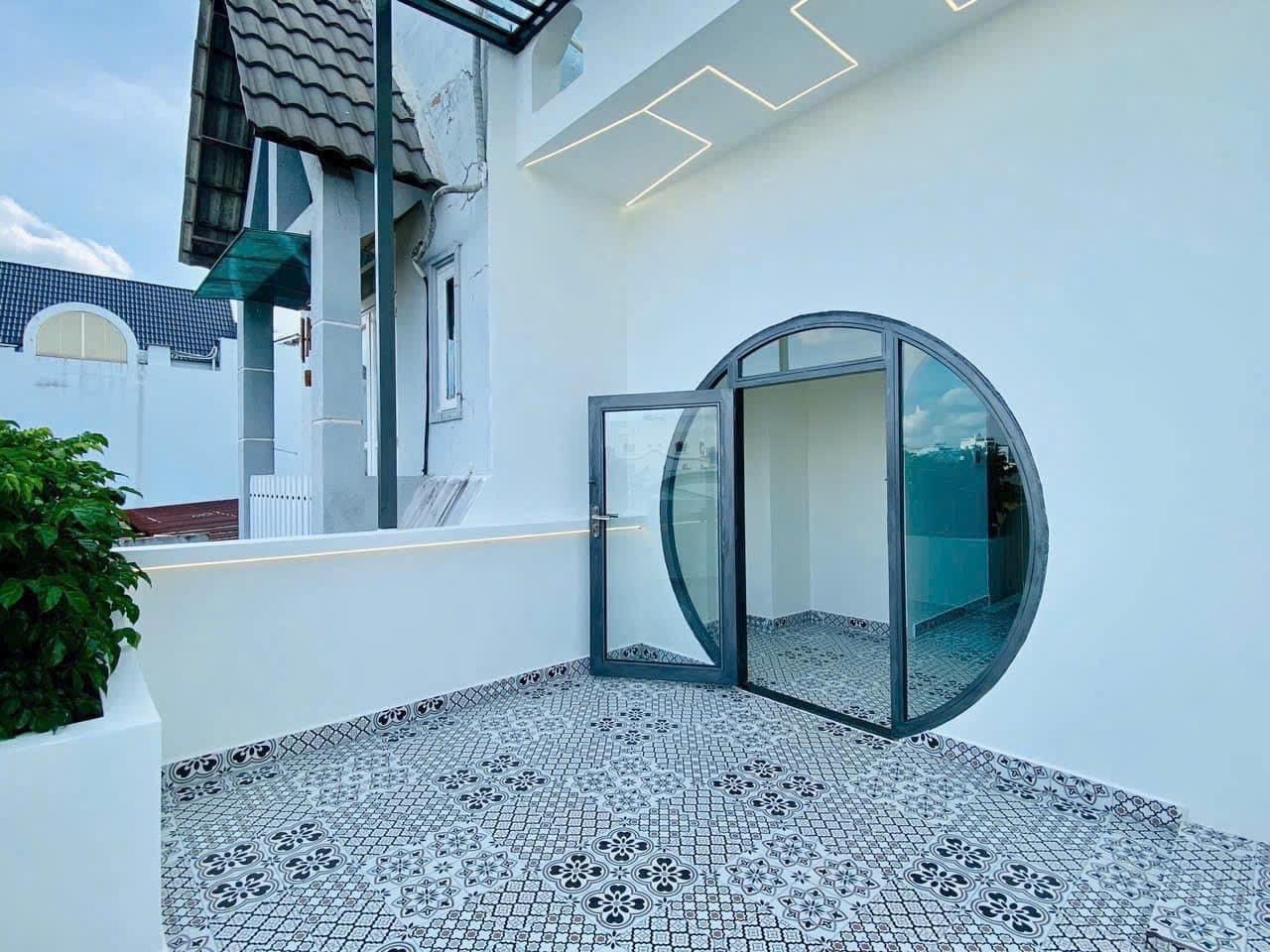 Nhà pháp lý rõ ràng DT 49,3m2 giá 3tỷ1 đường Hoàng Việt P.4 Tân Bình