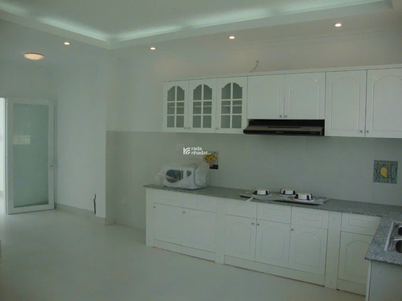 bán gấp em đường Nguyễn Quý q2 dt 100m, 1trệt 3 lầu. 30tỷ