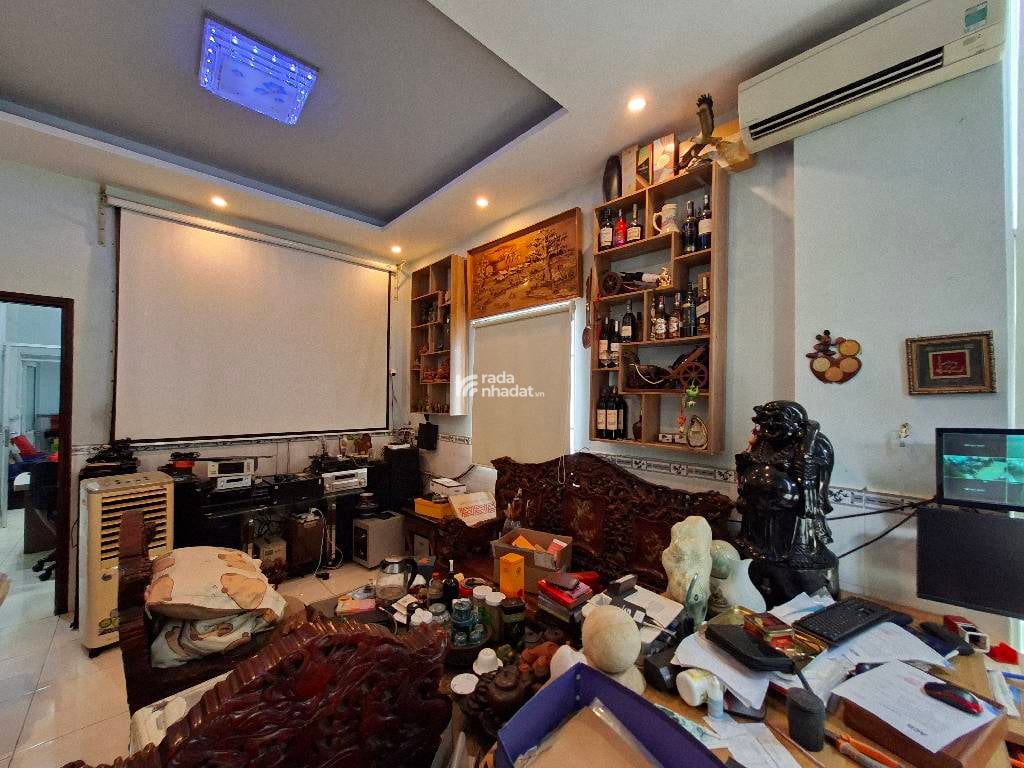  Hiện Trạng: Nhà 3 tầng, chủ tự xây tâm quyết. Gồm 4 phòng ngủ, 2 WC. 