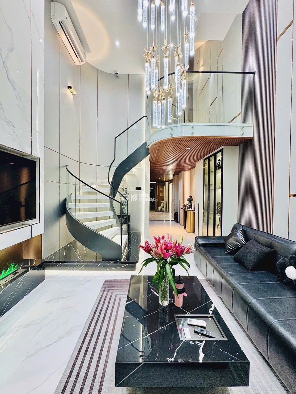 SIÊU PHẨM NHÀ 4 TẦNG – THANG MÁY – FULL NỘI THẤT CAO CẤP – SÂN THƯỢNG LUNG LINH