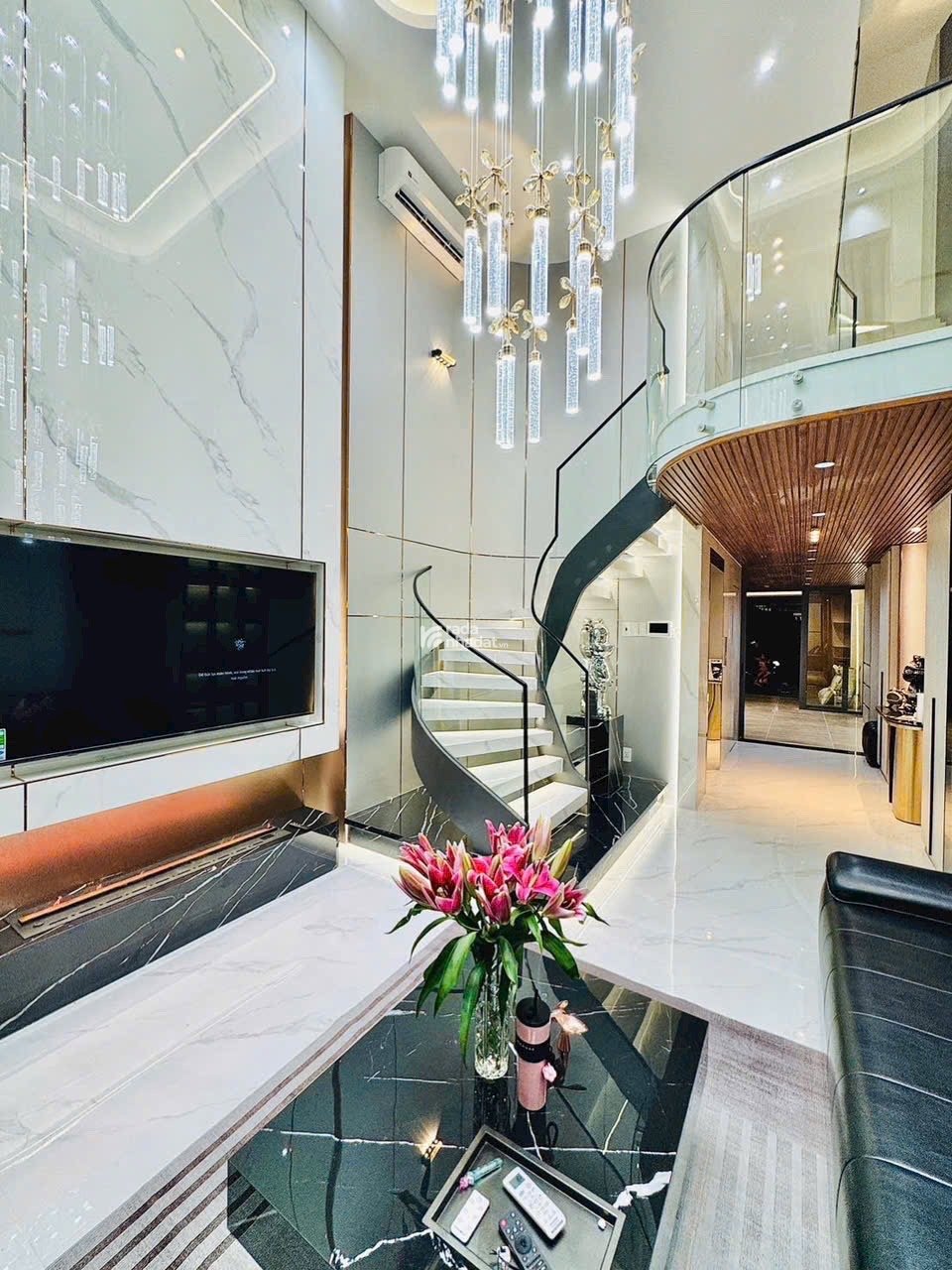 SIÊU PHẨM NHÀ 4 TẦNG – THANG MÁY – FULL NỘI THẤT CAO CẤP – SÂN THƯỢNG LUNG LINH