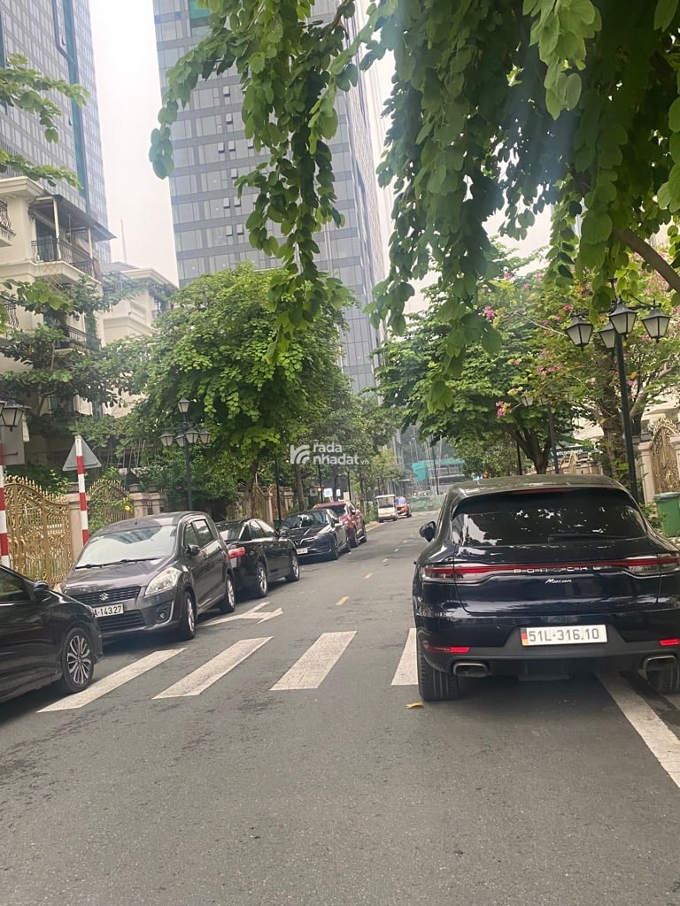 KHU VỰC KIM CƯƠNG - TÀI PHIỆT- VICTORIA VINHOME GOLDEN RIVER - BIỆT THỰ SONG LẬP LÔ GÓC - HẦM 