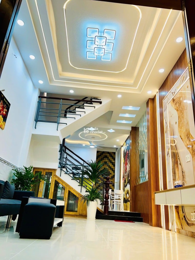 SÁT TÊN LỬA NHÀ 3 TẦNG  ,NGANG 4X14 ,HẺM XE HƠI VÀO NHÀ  ĐẾN TÂN PHÚ 10P