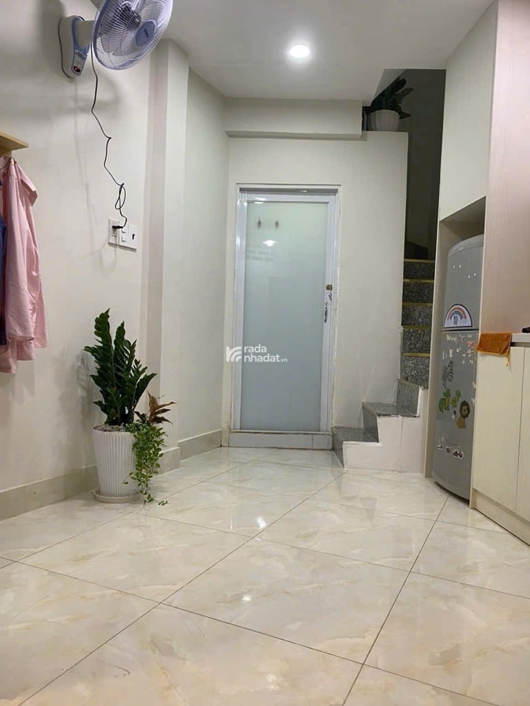 SÁT SÂN BAY, HẺM XE HƠI HOÀNG VĂN THỤ, PHÚ NHUẬN, 3 TẦNG CÓ KC Ở NGAY. GIẢM 550TR CHỈ 2.2T TL 