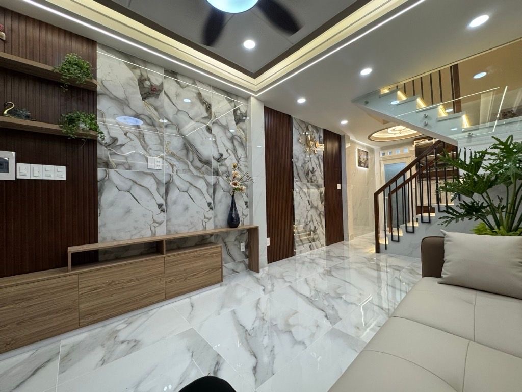 Siêu phẩm quận 5 Nhà 3 tầng trệt 2 lầu gồm 4PN3WC Nhà mới xách valy vào ở ngay