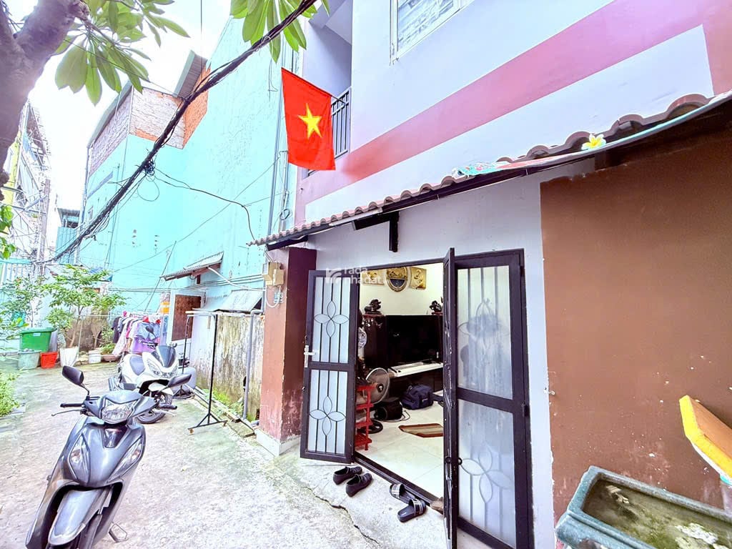 Bán đất tặng nhà 2 tầng  Gần mặt tiền Quang Trung  Gò Vấp  Hẻm 6m  4.8x18m  Chỉ 6.1 tỷ