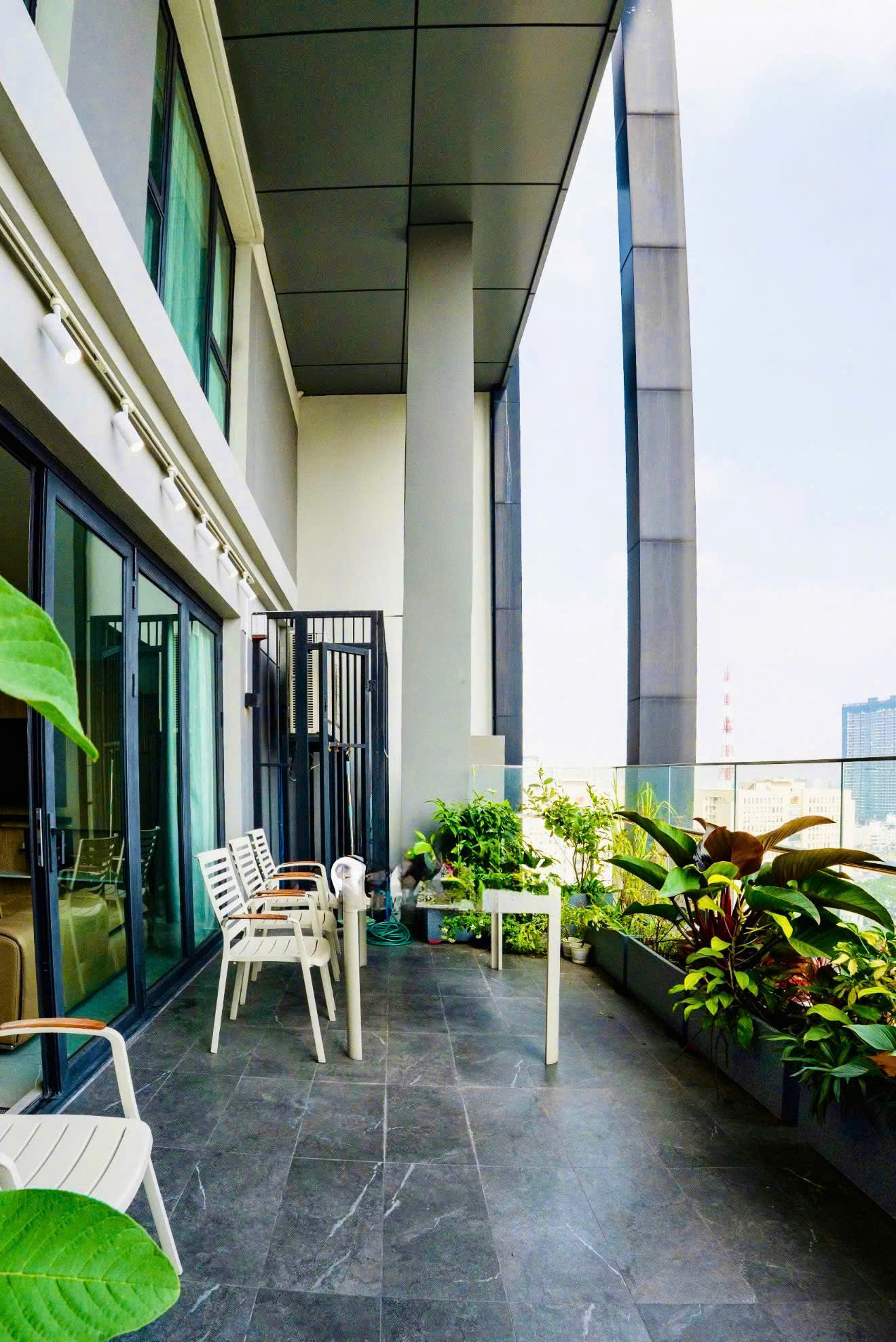 Chính chủ cho thuê căn hộ Penhouse Zenity Q1- 200m2 4pn 3wc chỉ 80 triệu/tháng