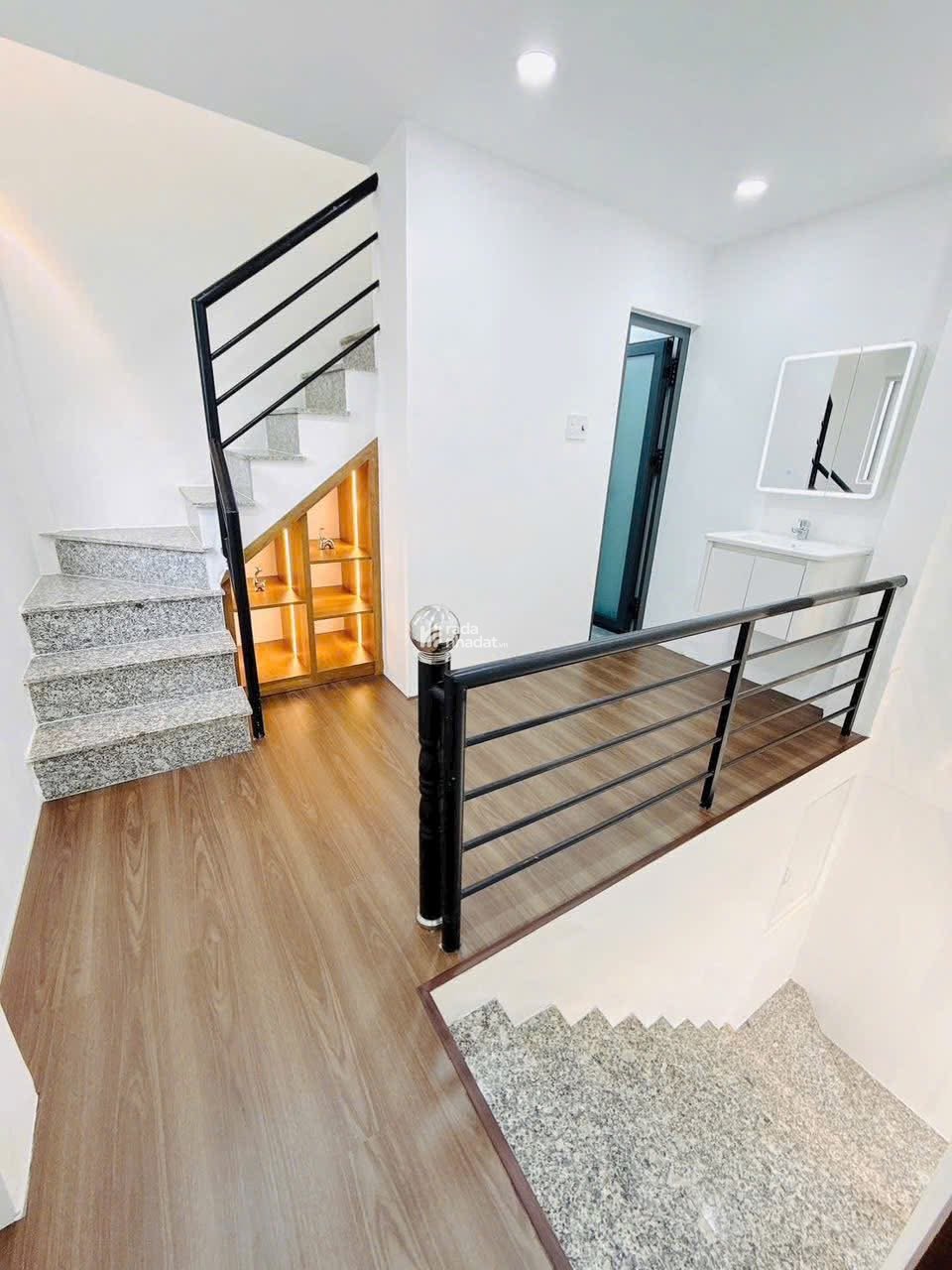 Bán gấp nhà HXH Nguyễn Thượng Hiền, Bình Thạnh giá chỉ 3 tỷ 750, CN đủ 45m2, SHR đầy đủ tiện nghi