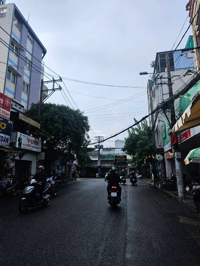 HẺM ĐẸP. HOÀNG BẬT ĐẠT, TÂN BÌNH, 21M2 CÓ KẾT CẤU Ở NGAY. GIẢM 550TR CHỈ CÒN 2.35T TL 