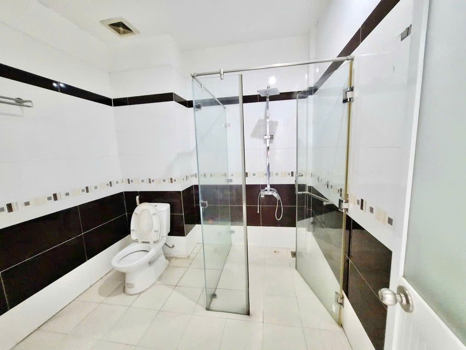 Hẻm 6m Hà Thị Đát, 90m2, 4x22, 5 tầng, 5PN, lắp được thang máy, Chỉ 9.6 tỷ TL