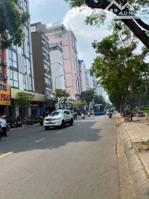 Bán nhà mặt tiền Lê Quang Định Giá tốt