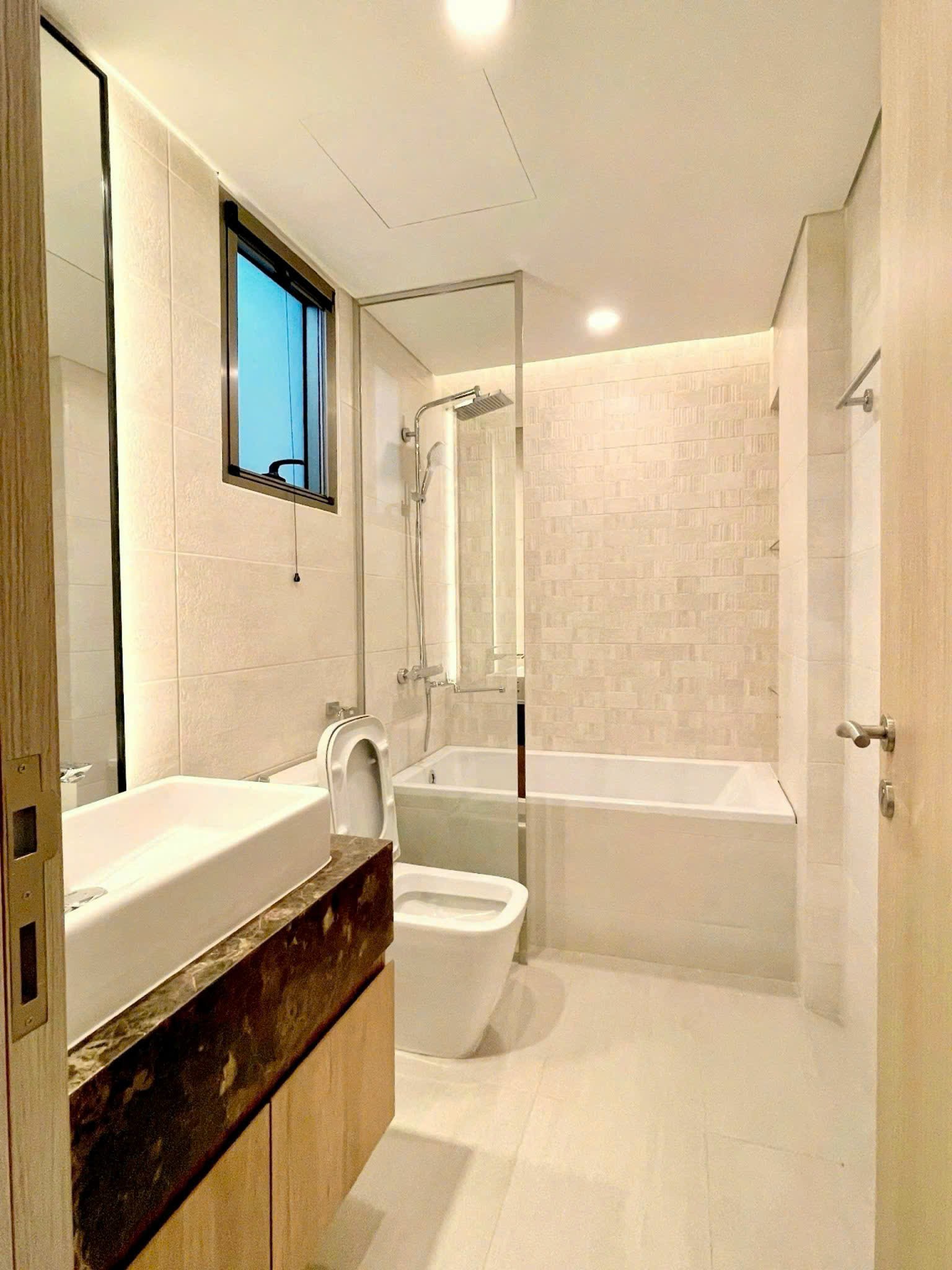 CHO THUÊ GẤP CĂN HỘ MIDTOWN THE PEAK PHÚ MỸ HƯNG - 3 PHÒNG NGỦ - NHÀ MỚI ĐẸP