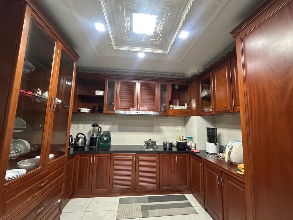 BIỆT THỰ KHU VIP PHAN XÍCH LONG - 10x15.8 - MẶT TIỀN TRƯỚC SAU - HẦM ĐỂ OTO - SANG TRỌNG - ĐẲNG CẤP