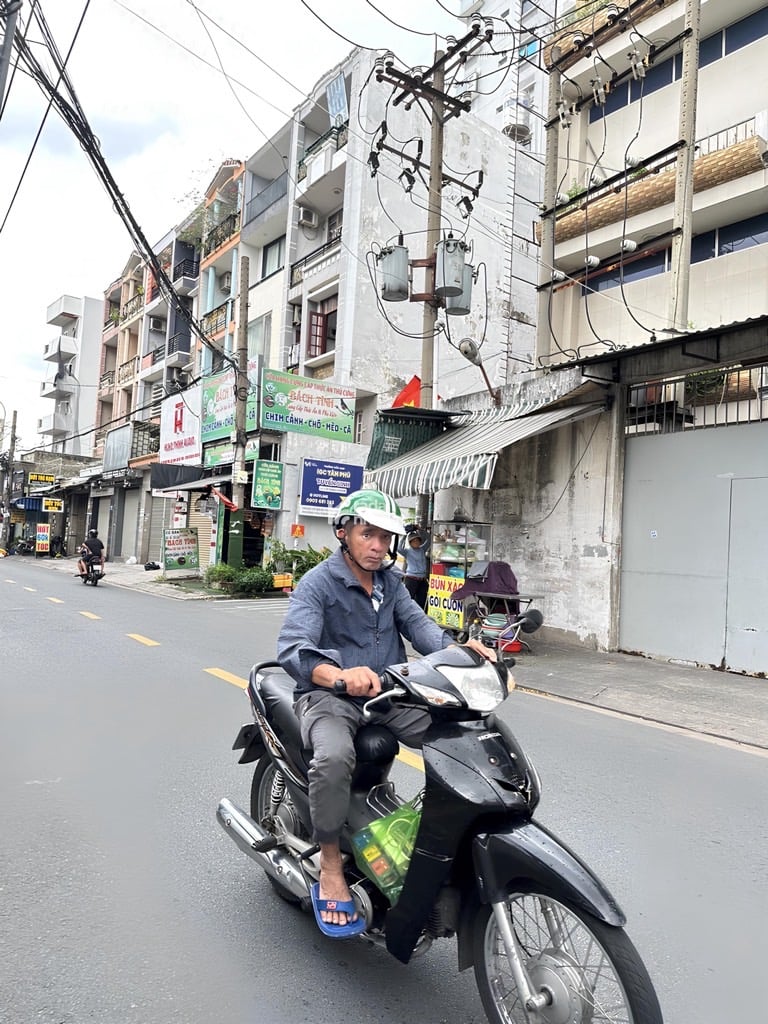 MẶT TIỀN ĐƯỜNG - KINH DOANH ĐỈNH - TIỆN XÂY BIÊT THỰ hoặc CHDV - SÁT LŨY BÁN BÍCH -