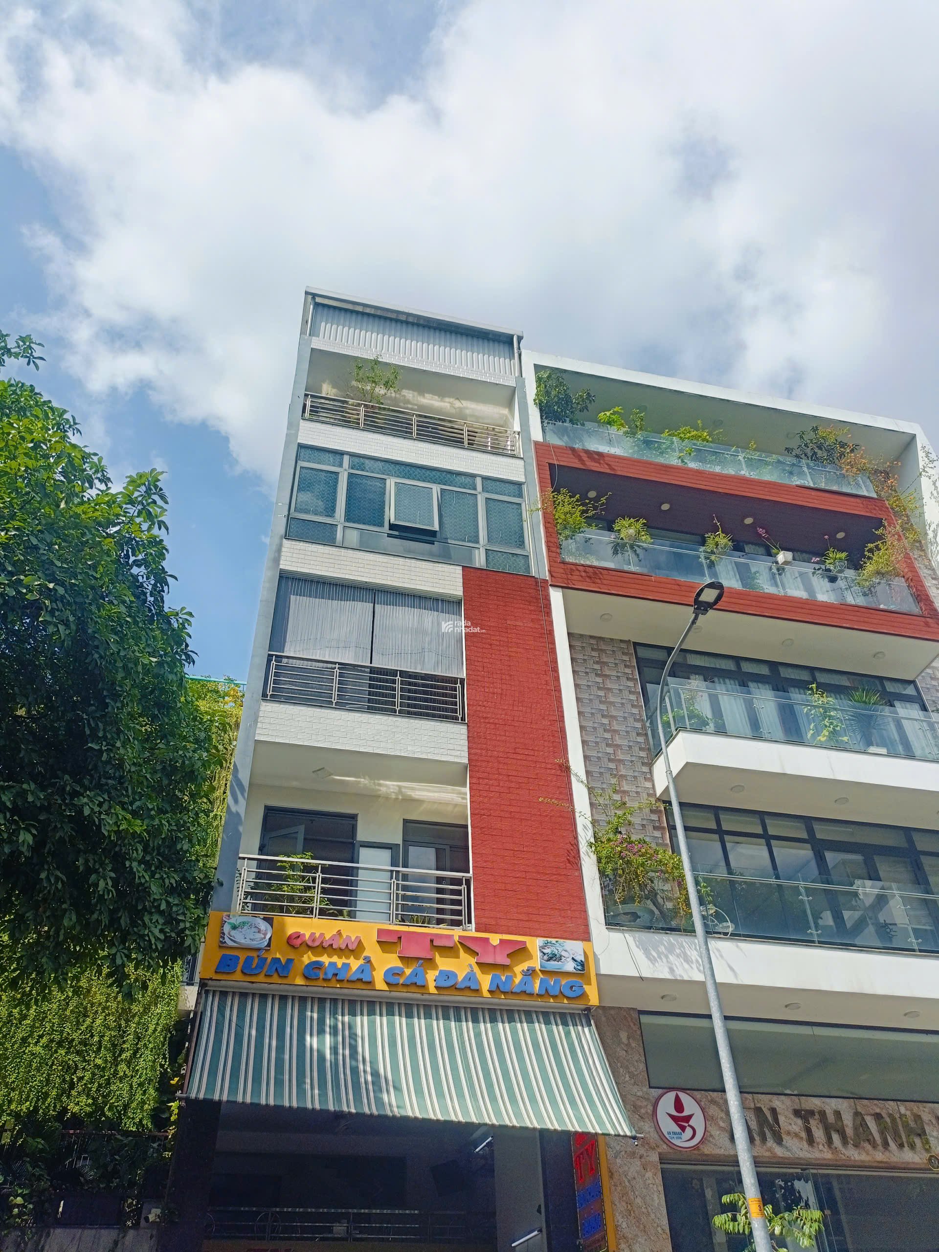  Hxh 10m đường Trịnh Đình Thảo. Q Tân Phú. DT: 5,3x10m. Giá: 8,3 Tỷ TL