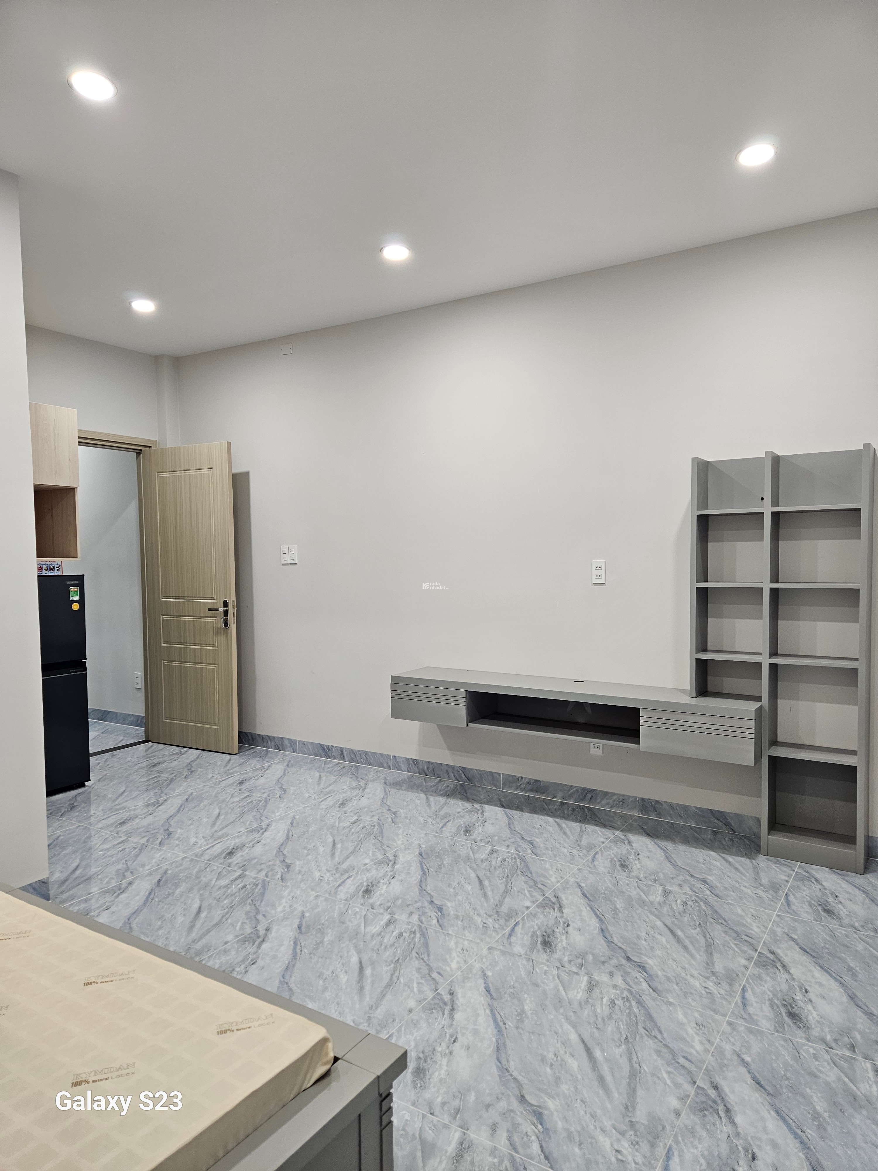 Phòng DV Vip . Gần ngay RMIT. View đẹp