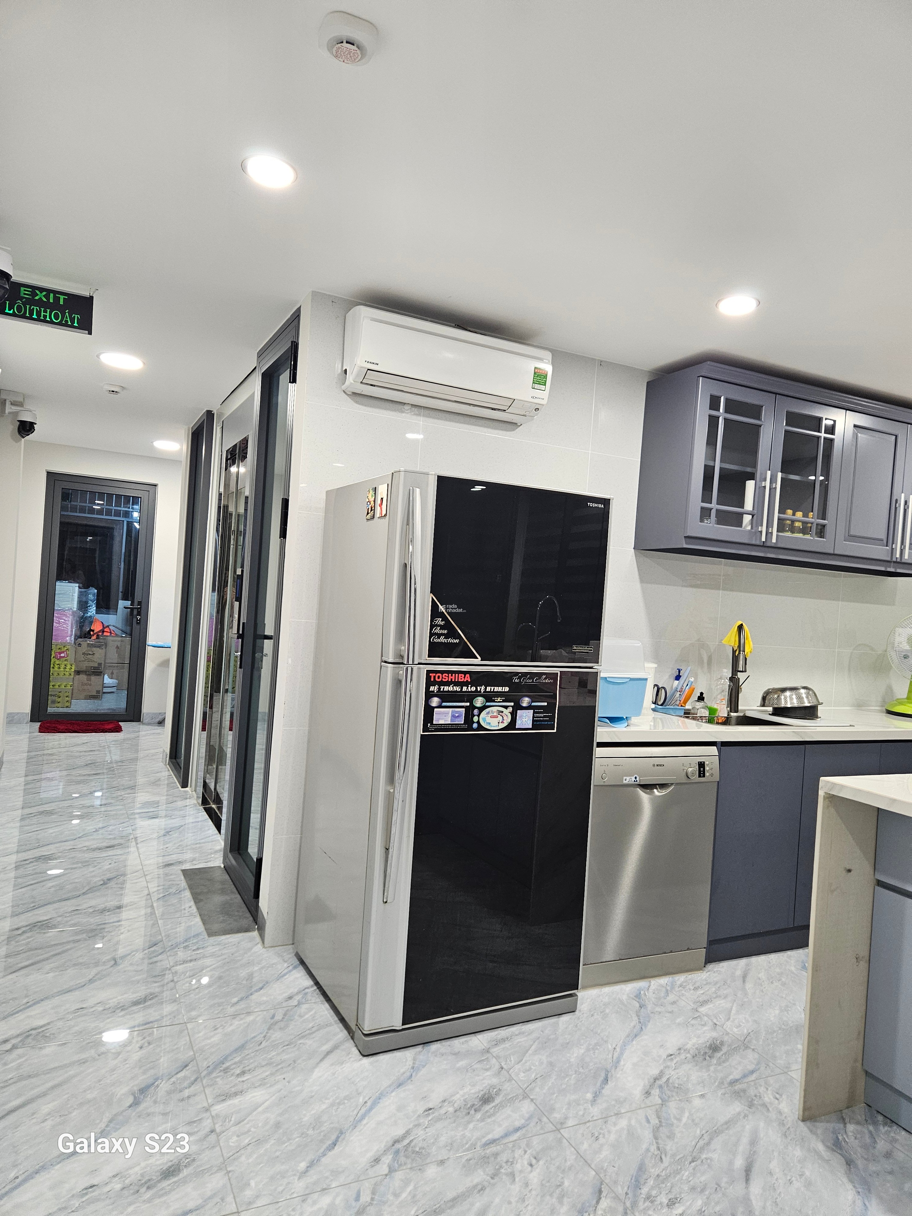 Phòng DV Vip . Gần ngay RMIT. View đẹp