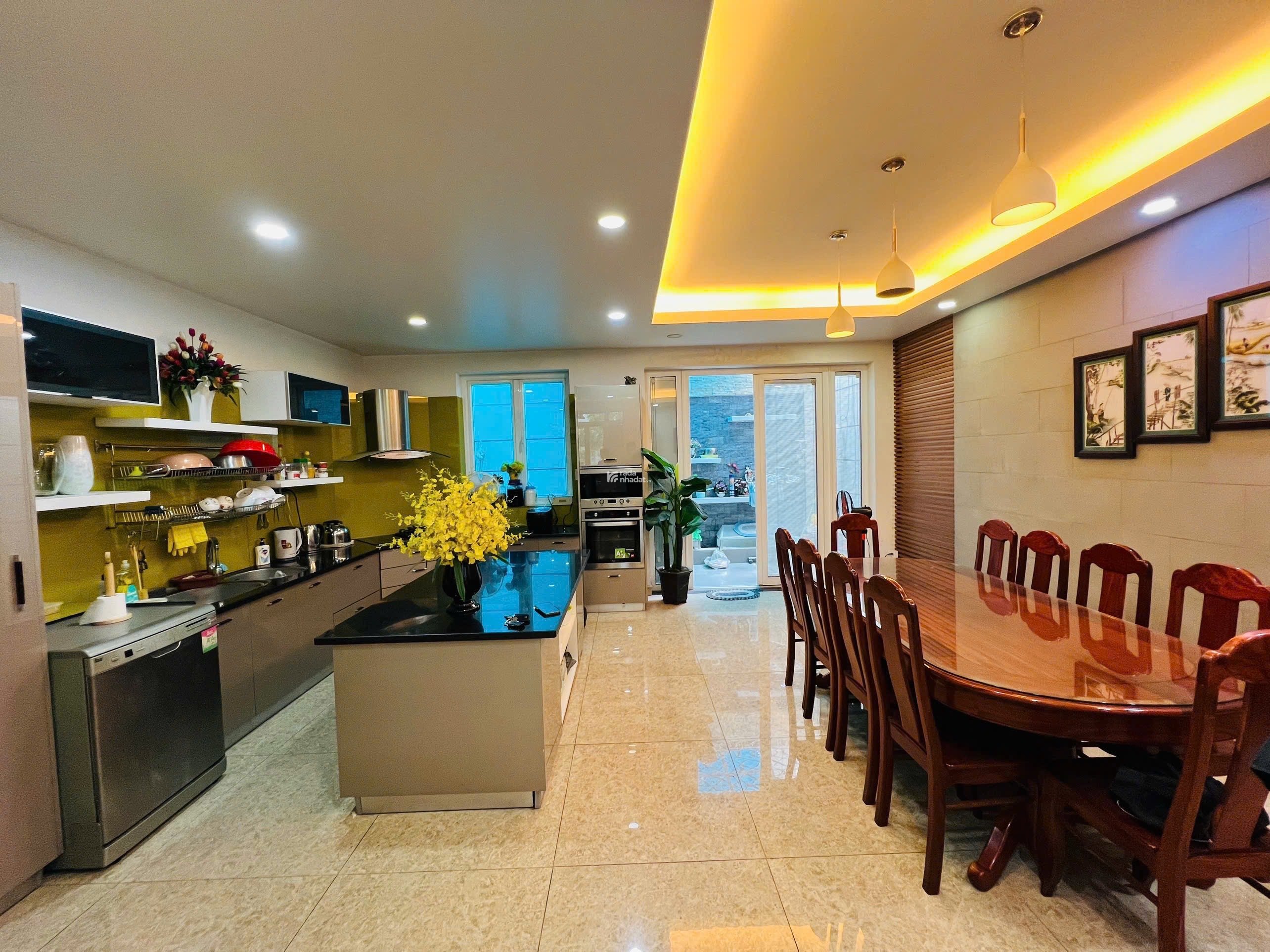 BÁN BIỆT THỰ PHỐ CAO CẤP- HẦM  4 LẦU - NỘI THẤT CHÂU ÂU-ĐẶNG THỦY TRÂM - 21,9 TỶ