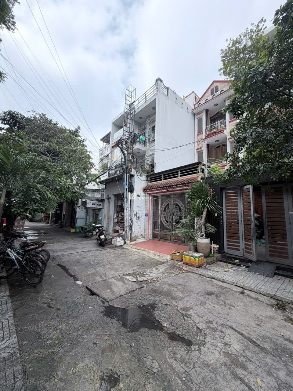 CHDV Độc Lập, hẻm 8m, 120m2, 4 tầng, thu nhập 70tr/tháng, chỉ 11.6 tỷ TL