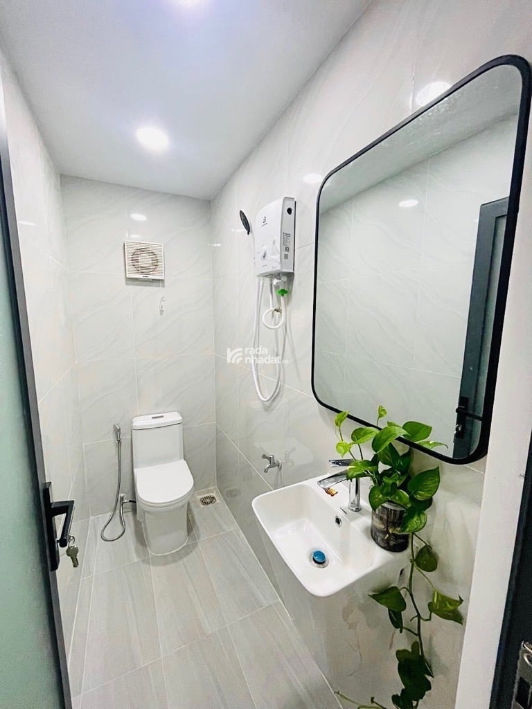 Cách 1 Căn Ra Mặt Tiền Trịnh Đình Trọng Thông Âu Cơ Q11 - 44M2 - N4x11 - 5 Tầng - 5PN - Hẻm sau