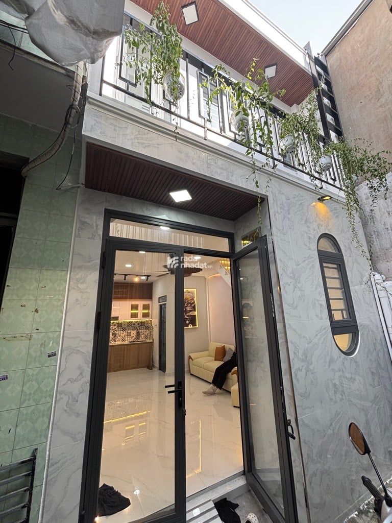 NHÀ MỚI ĐẸP - TRUNG TÂM Q.11 - NGAY ĐẦM SEN - 2PN - XÁCH VALI VÔ Ở