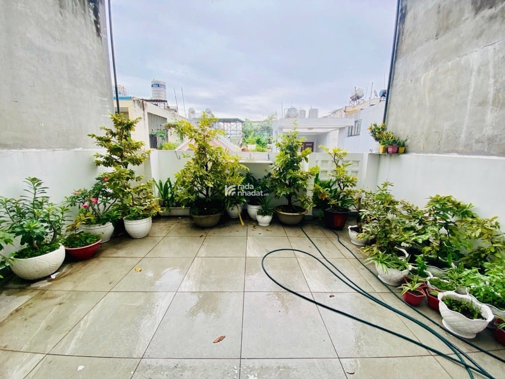 Nhà đẹp 5x17 , 4 tầng thang máy HXH Khu K300 vip
