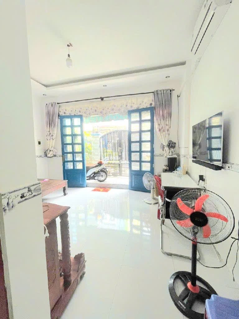 NHỈNH 5 TỈ BÁN ĐẤT TẶNG NHÀ HẺM XE HƠI 85M2 HUỲNH TẤN PHÁT