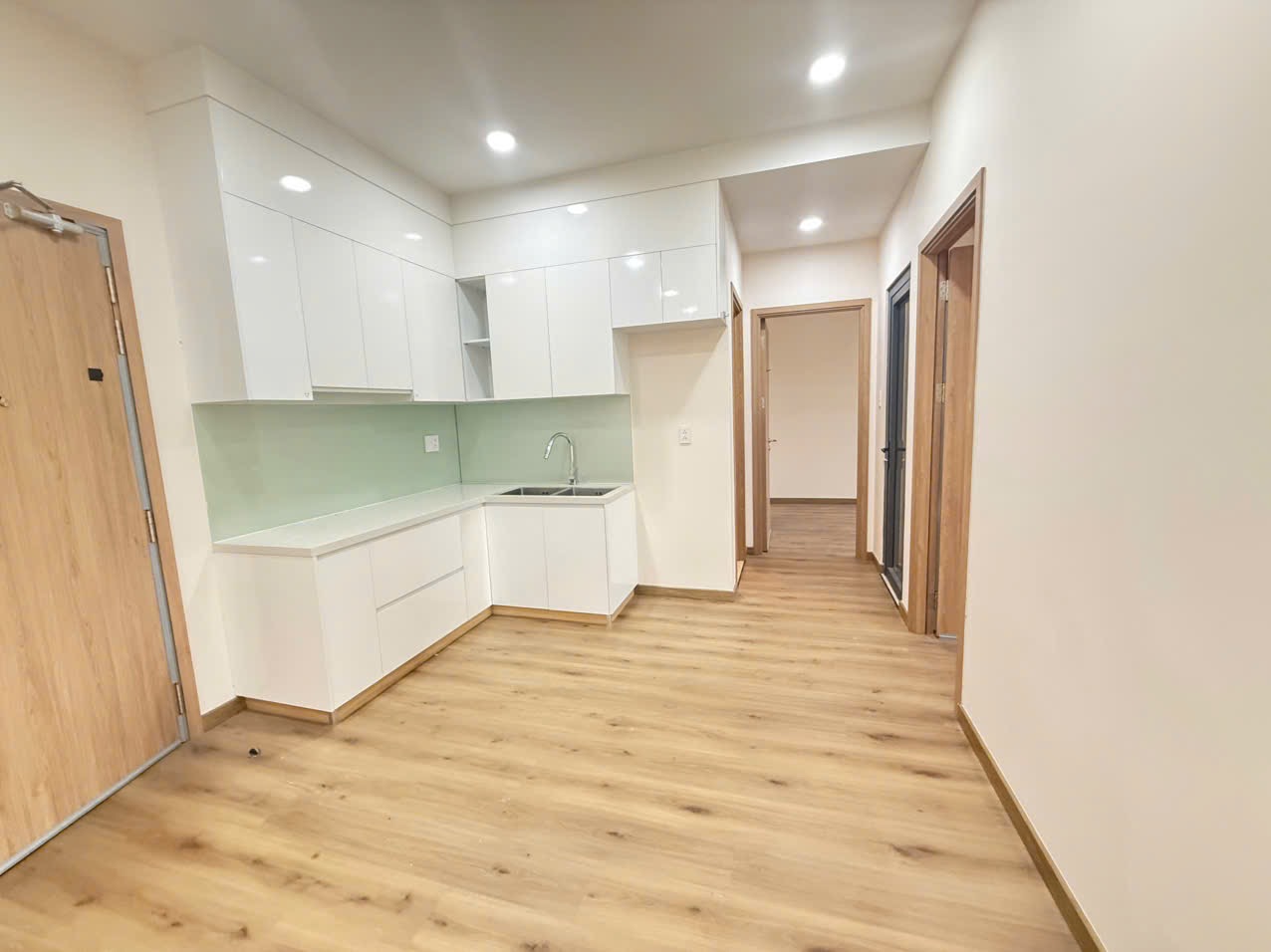 Chung cư 2PN 2WC 70m2 giá rẻ gần Cresent mall, Phú Mỹ Hưng, ban công hướng gió